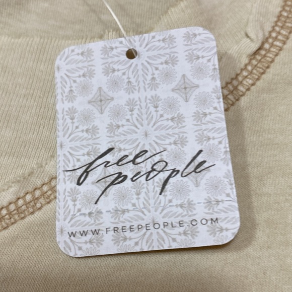 NWT We The Free T Shirt Size XS Cream with Tan Stitching Clover Top 3/4 Sleeve - Picture 9 of 12